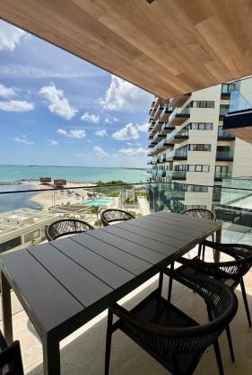 Progreso Luxury Oceanfront Condo at Yucalpetén Resort Marina