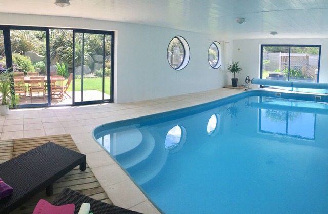 PROMO TOUSSAINT - Villa 4* private indoor pool/SPA - Beach 200m away