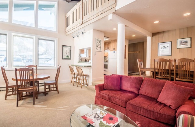 Prospector 171 - Walk to Ski Lifts and Hot Tub for Apres Ski