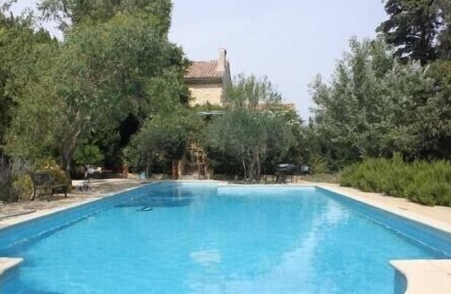 Provencal farmhouse with swimming pool, quality services Promotion festival Avignon