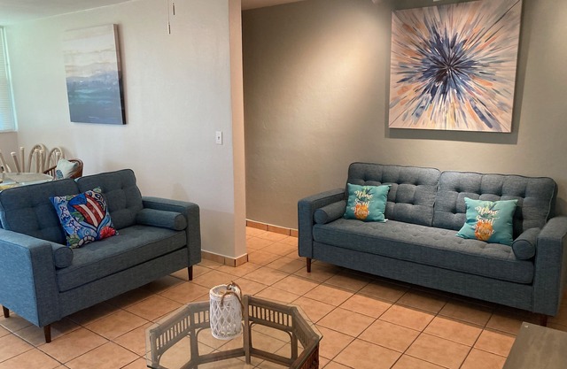 Puerto Salinas 3 bdrm fully air conditioned garden apartment, WiFi, 2 parkings