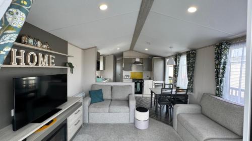 Pure Living -West Sands, Quiet Grassy retreat Seal Bay