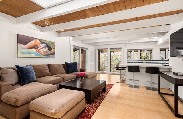 Quaint Budget-Friendly Retreat with Aspen Charm