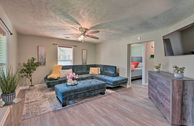 Quaint Downtown Murfreesboro Cottage w/Lush Yard
