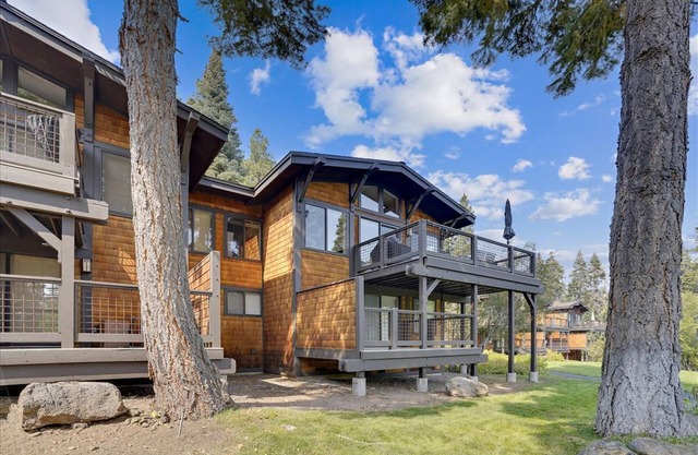 Quaint Forest View Condo Rocky Ridge #104