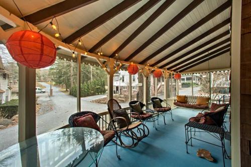 Quaint Gretna Getaway Cottage with Screened Porch!