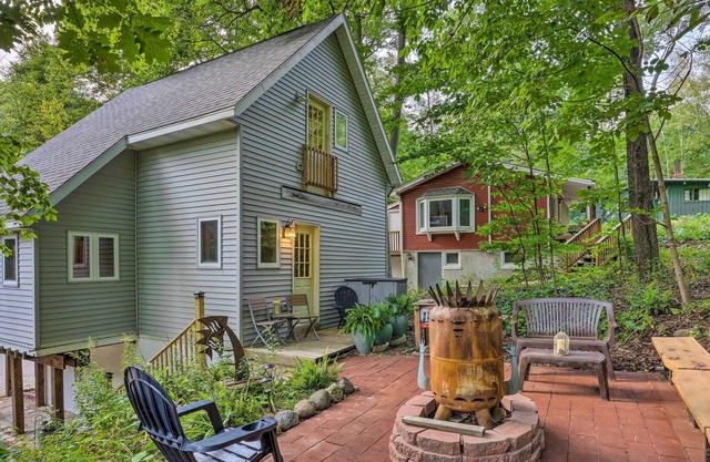 Quaint Plymouth Cabin - 1 Mi to Road America!