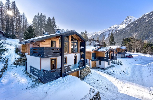 Quality Chalet with pastries & housekeeping daily