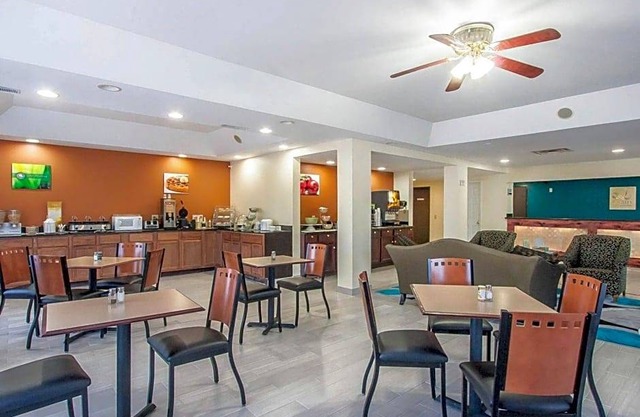 Quality Inn And Suites Centerv