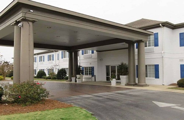 Quality Inn & Suites Sneads Ferry- North Topsail Beach