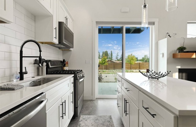 Quarry A7 - 1BD w/ Loft and 1BA unit! Amazing Communal Amenities!