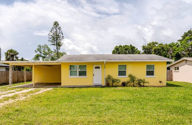 Quiet Cottage - Walk to Siesta Key - Relax Or WORK