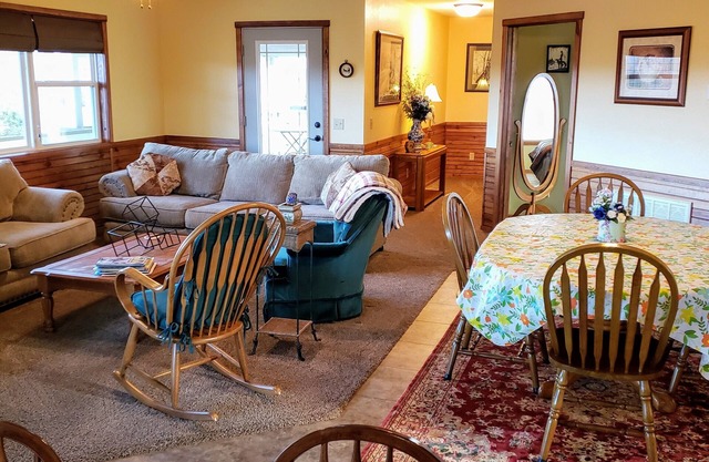 Quiet Country Cottage Upper Level