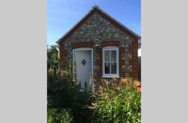 Quiet garden studio with parking Rottingdean Brighton