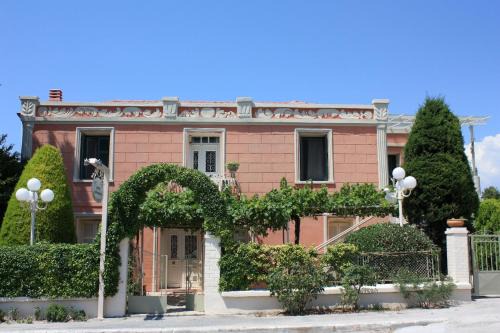 Quiet home in Nea Gonia off the beaten track