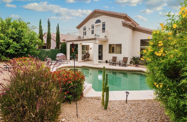 Quiet Home with Mountain View & Pool 4BD/3BTH in family neighborhood - Sleeps 12
