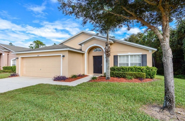 Quiet & Spacious Executive Spa Villa with Games Room 10 minutes from Disney
