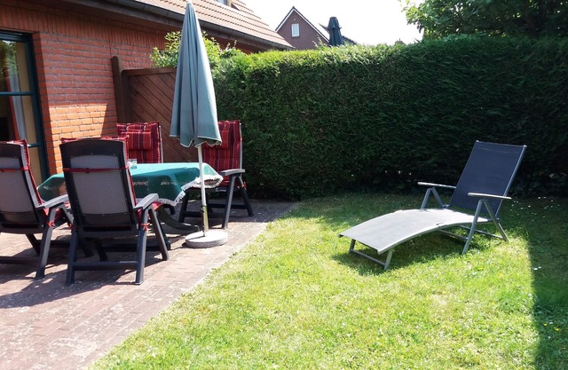 quiet terraced apartment, bike shed, 500m to sea and golf course.