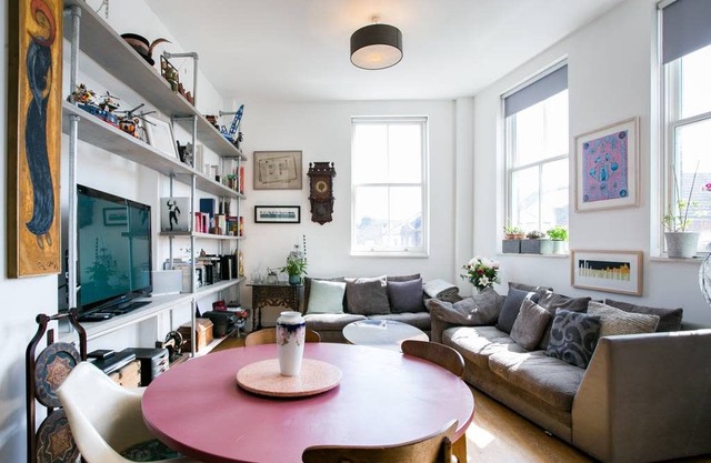 Quirky 2 Bed Apartment Next to the River Thames