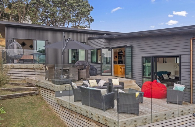 R and R at Robertson - Raglan Holiday Home