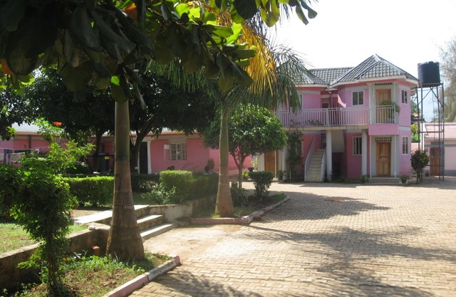 r and r gardens