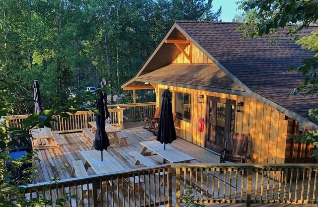 R2 Brand New Saganaga Lodge Family Room. Sleeps 4!