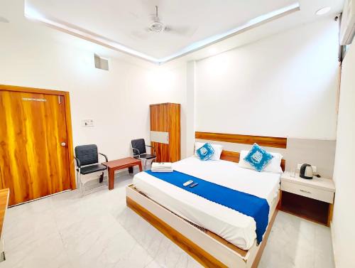RAM JANAMBHOOMI H0TEL ! R-a-m - K-r-i-sh-na - Palace Near 900m from Ram Temple - Shri Hanuman Garhi Mandir - All Room Fully Air Conditioning Rooms - Free Wifi - and Parking - Best Premium Hotel