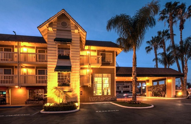 Ramada by Wyndham Costa Mesa/Newport Beach