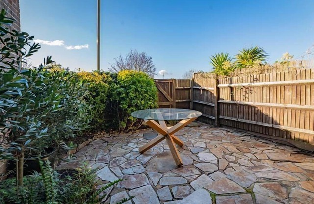 Rampart View - a house that sleeps 6 guests in 3 bedrooms