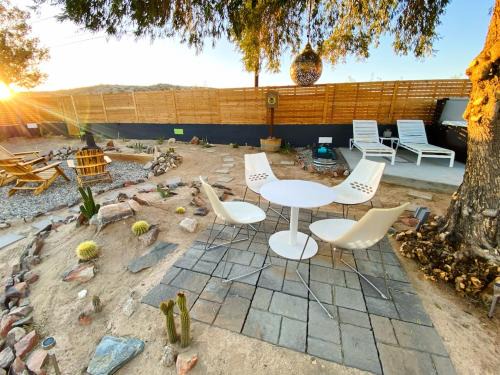Rancho Relaxo - hot tub, fire pit, open air bath and comfy beds