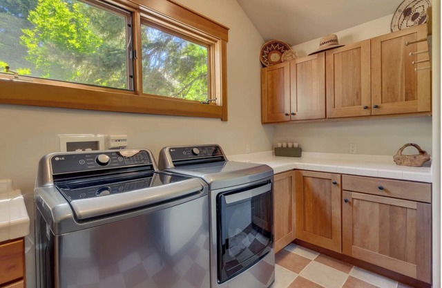 Ravenscroft - Four bedroom ski chalet in Palisades+On shuttle+AC+Lake Tahoe