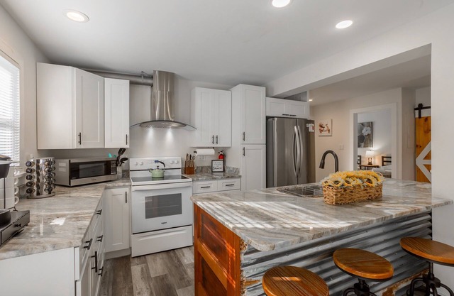 Recent Upgrades 3BR Pet Friendly Condo w/Parking