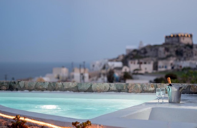 Red Cliff Santorini Villa - Volcano View & Jacuzzi