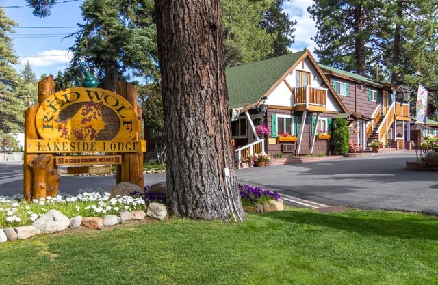 Red Wolf Lakeside Lodge Studio Sleeps 2