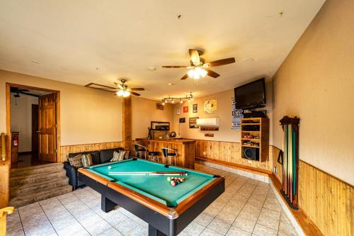 Redbud Retreat - Amenity Filled Waterfront Home