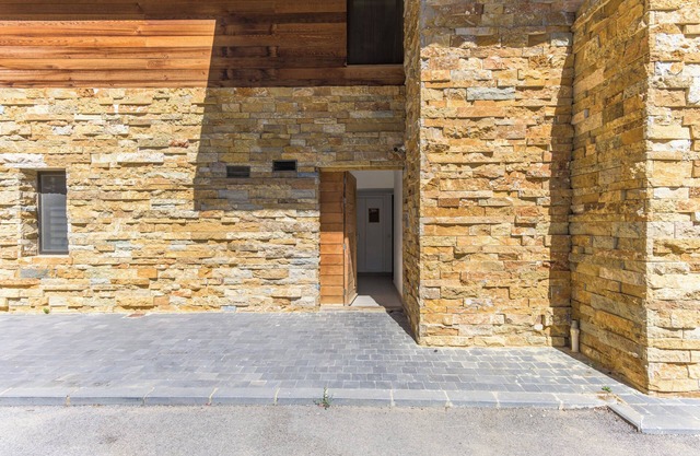 RedRock Faqra - Mountain Getaway Residences W Pool & Balconies