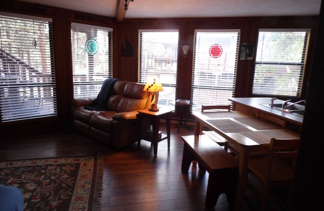Redwood Commons First Floor Condo, Great Location, 1 and 1/2 blocks to Lift
