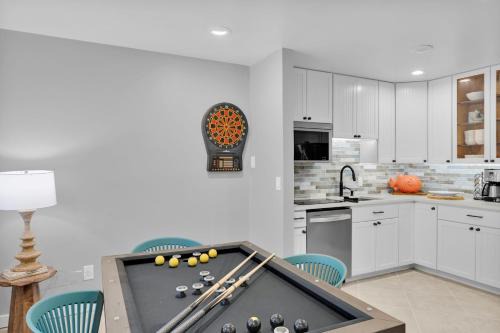 Reel Hip Heated Pool, Boat Slip, Heat, King Bed