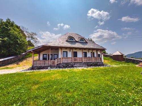 Refugiu cu ciubăr și saună în Bran - Casa de la Nuci