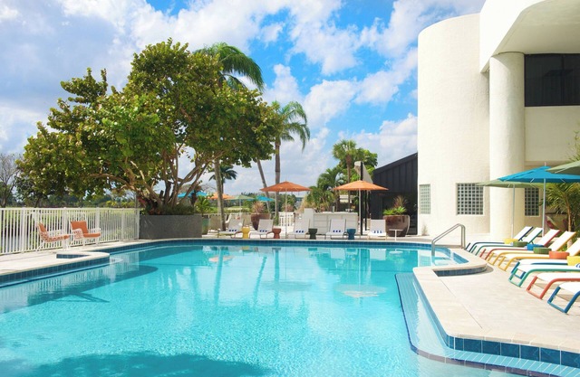 Relax and Recharge! Free Breakfast and Outdoor Pool Access! Pets Allowed!