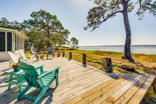 Relax and Refresh Waterfront Cottage in Panacea