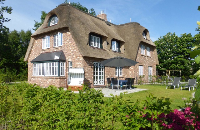 "Relax at Haus Mühlenblick: Your dream vacation at the North Sea!"
