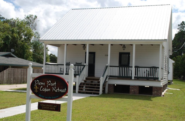 Relax on the Bayou in our 'Big Cajun' Cabin
