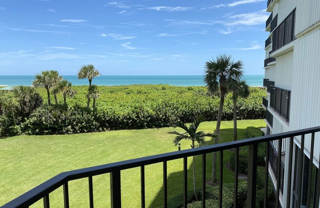 Relaxing Beach View Condo