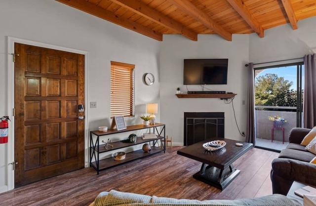 Relaxing Foothills Getaway