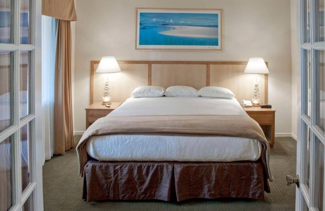 Relaxing Getaway! Outdoor Pool, Full Kitchen, Minutes From Bob Jones Bike Trail
