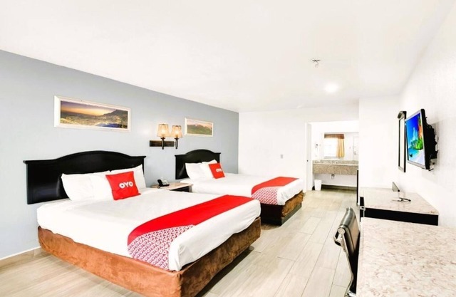 Relaxing Room Close to Choke Canyon – Free Parking, Pet Allowed & Pool