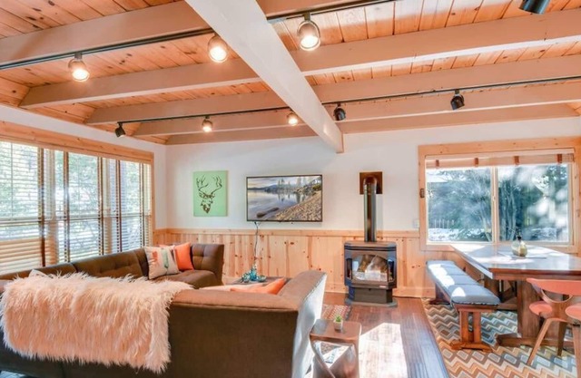 Relaxing Tahoma Cabin with High End Hot Tub