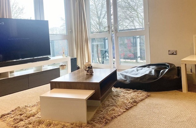 Remarkable 2-bed Apartment in Cheltenham