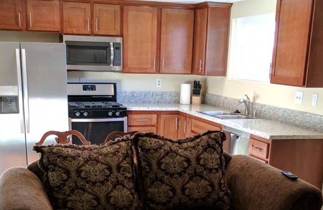 Remodel Beach 4PLEX ~ Pets Allowed!!